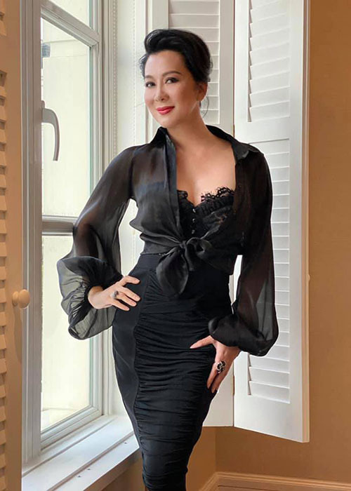 Khán giả dành nhiều lời khen ngợi cho vóc dáng của nữ MC hải ngoại.