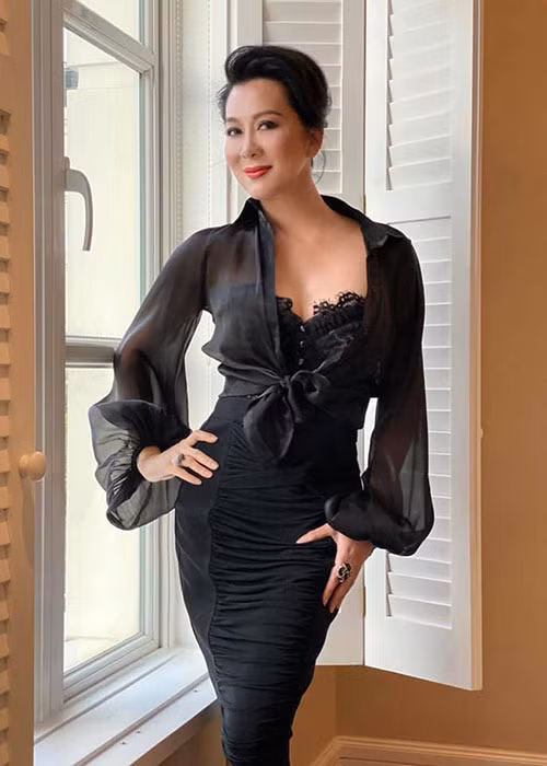 Khán giả dành nhiều lời khen ngợi cho vóc dáng của nữ MC hải ngoại.