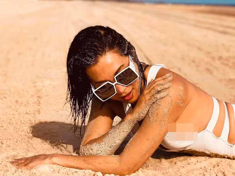 Nữ MC thường xuyên đăng ảnh bikini khoe đường cong hình thể "đốt mắt' người đối diện.