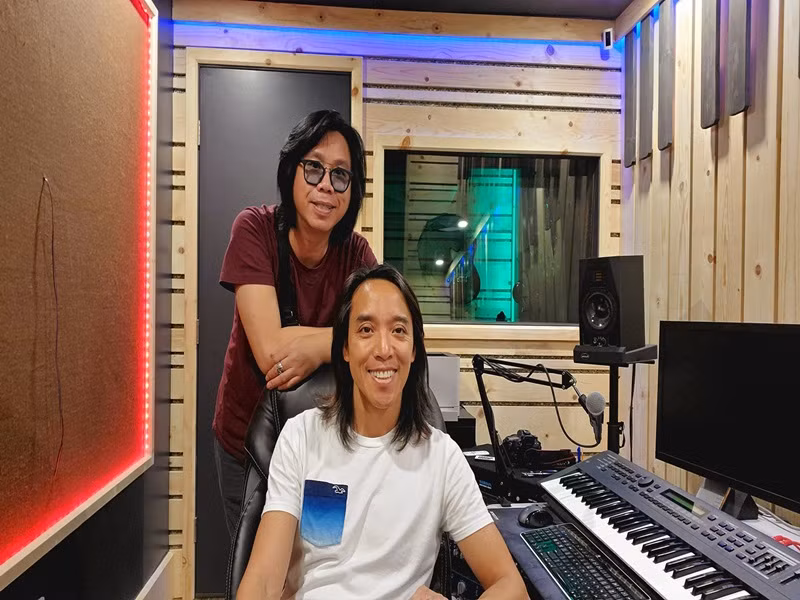 Ngoài ca hát, ông xã của Việt Hương còn là nhạc sĩ hòa âm và kinh doanh.