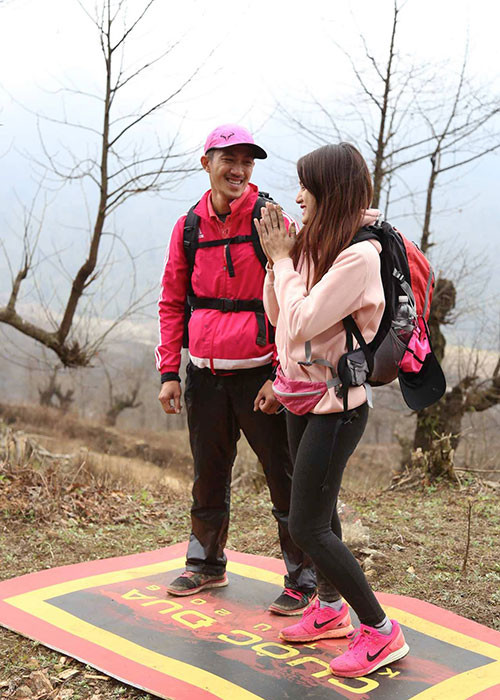 Từng có nghi vấn nữ ca sĩ chuyển giới và tình cũ yêu lại từ đầu bởi cả hai thân thiết sau khi chia tay. Tuy nhiên, người trong cuộc lên tiếng phủ nhận. Theo Hương Giang, Criss Lai là một chàng trai đặc biệt.