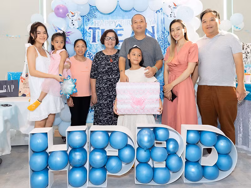 Sau cuộc hôn nhân tan vỡ, Quang Huy sống càng kín tiếng. Anh rất hạn chế chia sẻ cuộc sống trên mạng xã hội lẫn truyền thông.