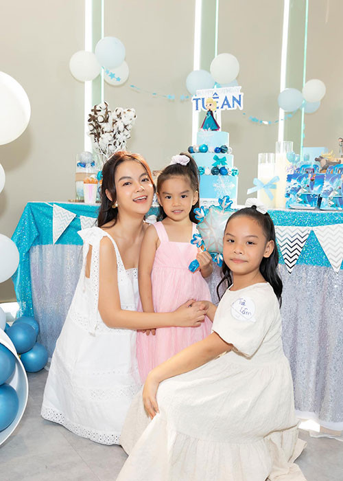 Bé Tuệ An đón sinh nhật lần thứ 4 trong khi bé Tuệ Lâm nay đã 9 tuổi.