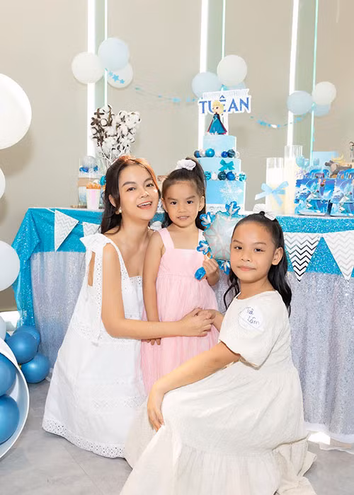 Bé Tuệ An đón sinh nhật lần thứ 4 trong khi bé Tuệ Lâm nay đã 9 tuổi.