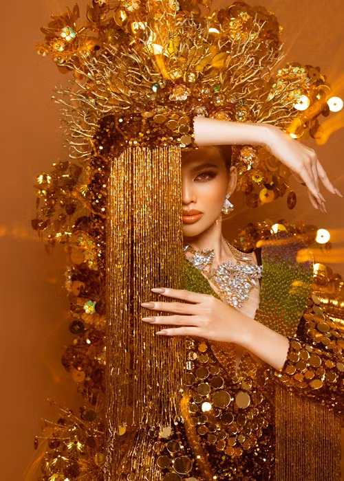 Trước ngày thi quốc phục, Ngọc Thảo tung trọn bộ ảnh “Lá ngọc cành vàng”.