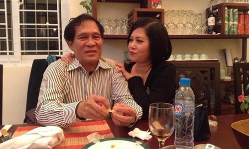 Hon nhan cua NSND Minh Hang va nguoi chong qua co