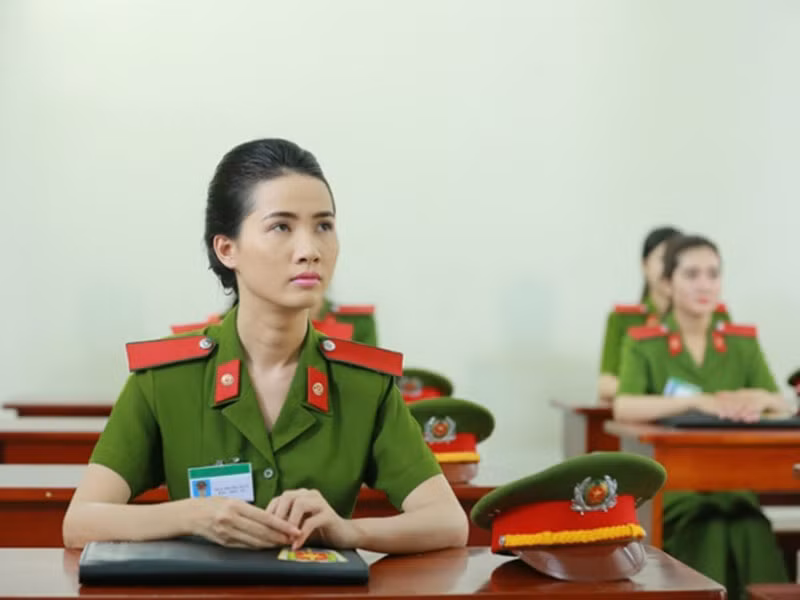 Phan Thị Mơ không chỉ chăm thi nhan sắc mà còn thử sức ở lĩnh vực phim ảnh. Năm 2012, cô chạm ngõ điện ảnh bằng một vai diễn nhỏ trong "Ngôi nhà trong hẻm". Sau đó, cô đóng “Hoa hồng thép”, “Vợ ơi, mình đi đâu thế?”, “Chàng mập nghĩa tình”, “Ngoại tình với vợ”, “Hồ sơ lửa - Mật danh D9". Ảnh: Pháp luật plus