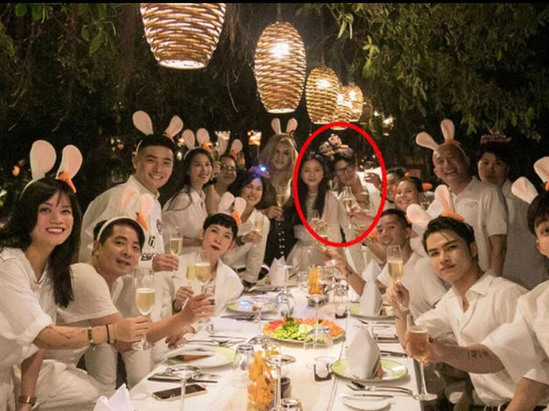 Ngô Thanh Vân - Huy Trần dính như sam trong bữa tiệc sinh nhật.