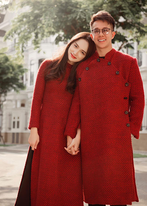 Tin đồn Hương Giang - Matt Liu chia tay rộ lên từ chia sẻ mới nhất của nữ ca sĩ chuyển giới. Cô viết: "Thành công hay thất bại. Ở lại hay ra đi. Tiếp tục hay dừng lại. Vạn vật trong cuộc sống này vốn dĩ đã được sắp đặt, điều gì làm mình mệt mỏi thì nhẹ nhàng... Buông".