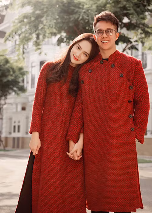 Tin đồn Hương Giang - Matt Liu chia tay rộ lên từ chia sẻ mới nhất của nữ ca sĩ chuyển giới. Cô viết: "Thành công hay thất bại. Ở lại hay ra đi. Tiếp tục hay dừng lại. Vạn vật trong cuộc sống này vốn dĩ đã được sắp đặt, điều gì làm mình mệt mỏi thì nhẹ nhàng... Buông".