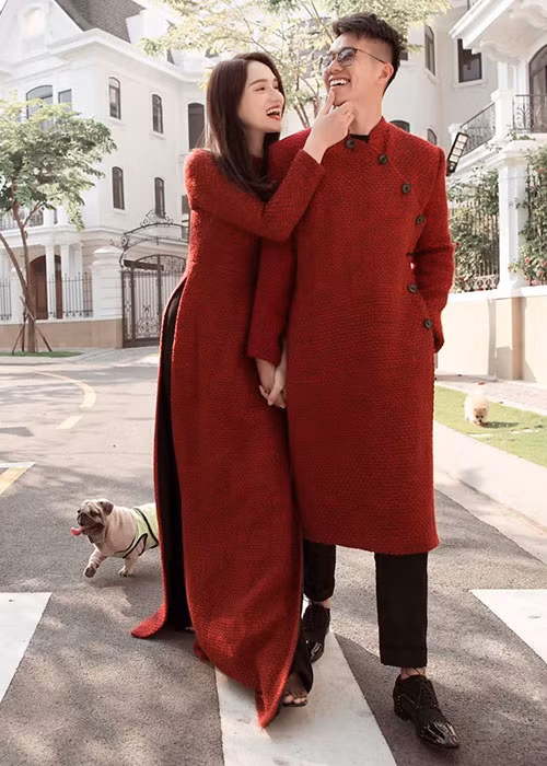 Năm 2020, cặp đôi công khai yêu nhau sau khi tham gia một gameshow hẹn hò.