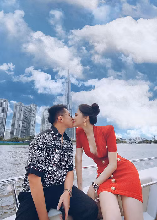 Hương Giang và Matt Liu trải qua không ít sóng gió từ khi trở thành một cặp. Trong khi Matt Liu bị gái lạ tố gạ tình, Hương Giang bị lập nhóm antifan.