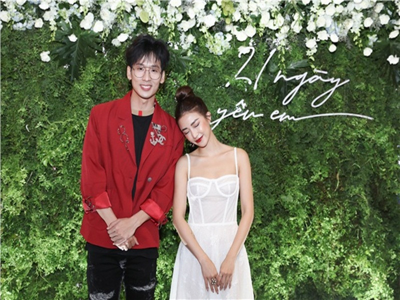 Tuy nhiên, Tuấn Trần và Salim cho rằng sự rung động là việc cần thiết bởi nghĩ rằng muốn khán giả tin vào tình yêu của nhân vật thì diễn viên phải dành cho nhau tình cảm chân thật. Ảnh: Đất Việt