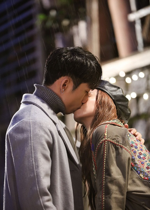 Tuấn Trần thừa nhận bản thân từng "say nắng" Salim trong quá trình quay. Phía Salim cho biết, cô cũng có sự rung động với Tuấn Trần. Ảnh: Dân Việt