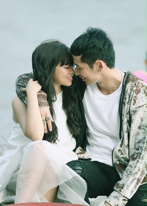 Tuấn Trần có không ít phân cảnh tình cảm với Khánh Vân trong dự án web drama "Xin chào papa". Vì trông đẹp đôi nên cặp đôi diễn viên được khán giả ủng hộ nếu hẹn hò. Ảnh: Thời đại plus