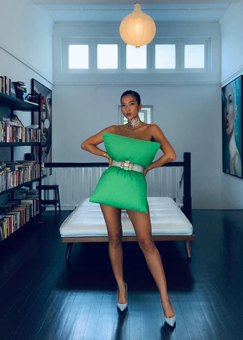 Khi dịch bệnh phức tạp, cô ở nhà để đảm bảo sức khỏe cho bản thân và gia đình. Ảnh: FBNV