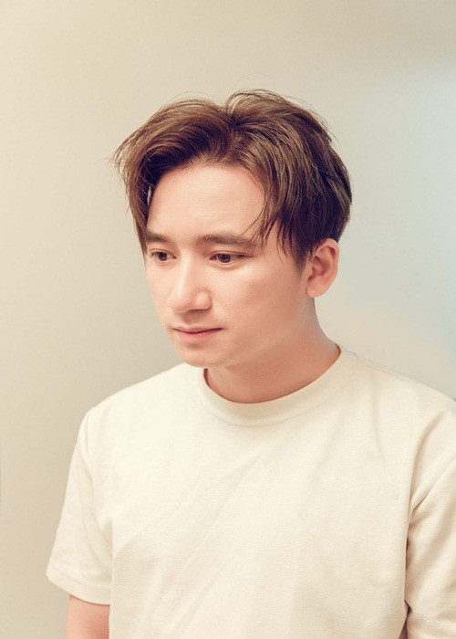 Lời bài hát thực sự mộc mạc, nhẹ nhàng, gần gũi cộng với phần nhạc cảm xúc giúp “Nước ngoài” chạm tới trái tim người nghe. Thậm chí, nhiều người Việt tại Hàn Quốc bật khóc khi nghe bài hát của Phan Mạnh Quỳnh.