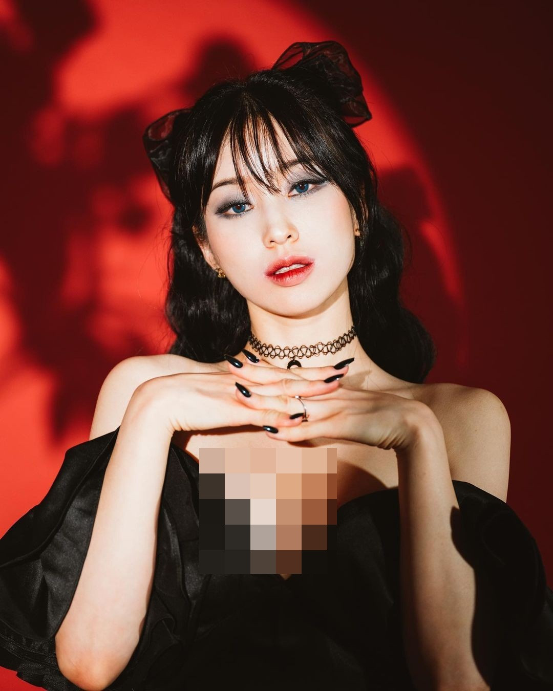 Sở hữu vóc dáng nóng bỏng là một trong những lý do giúp cô tự tin lăng xê nhiều xu hướng thời trang hot.