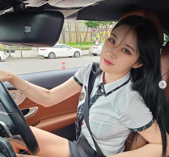 Ở tuổi 31, cô sở hữu khuôn mặt "búng ra sữa" cùng thân hình mà nhiều cô gái phải ghen tỵ.