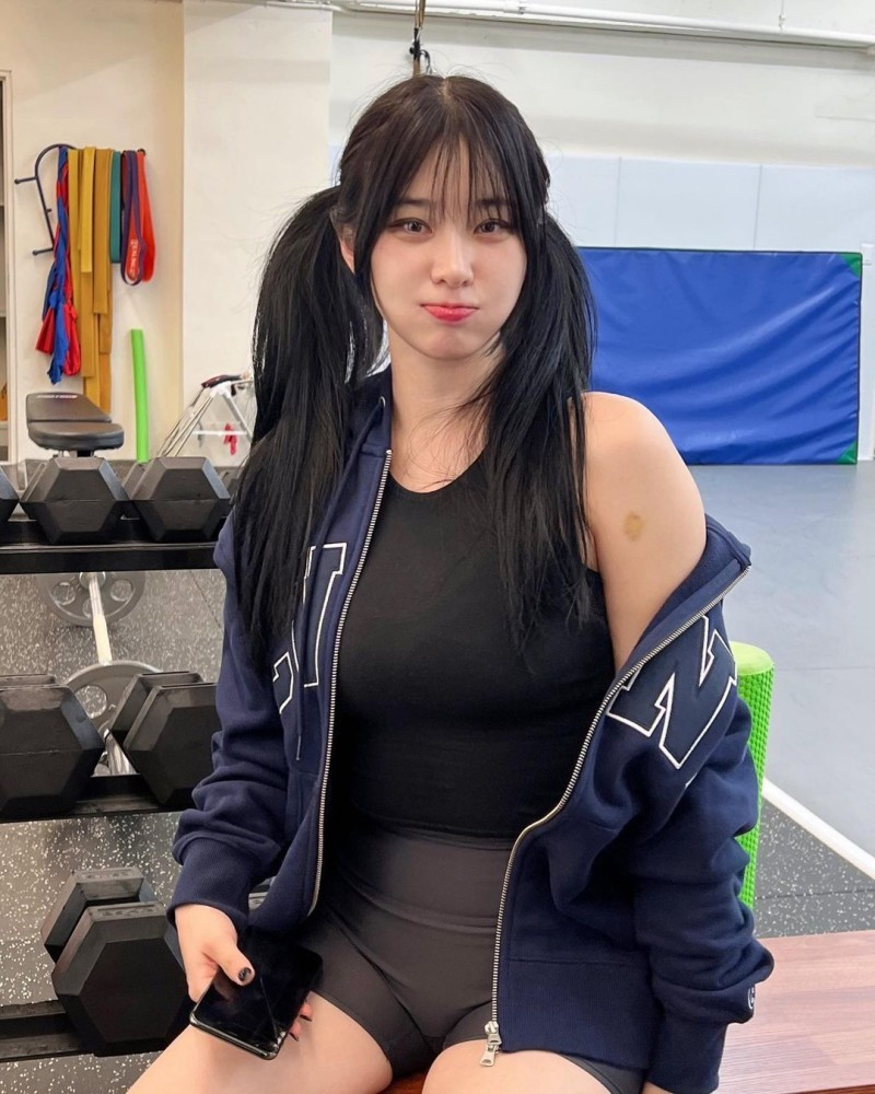 Sự xuất hiện của Kim Woo Hyun trên trang bìa Maxim nhanh chóng tạo sức hút lớn. Cô còn được ca ngợi là nữ thần mới của tạp chí đàn ông Hàn Quốc.