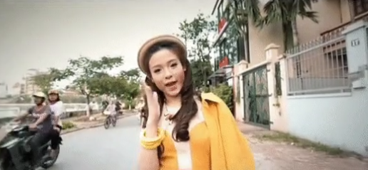 Ở thời điểm đó, Huyền Baby là một cô nàng rất xinh xắn khi sở hữu vẻ ngoài trong sáng, dễ thương với gương mặt bầu bĩnh "đúng mốt".