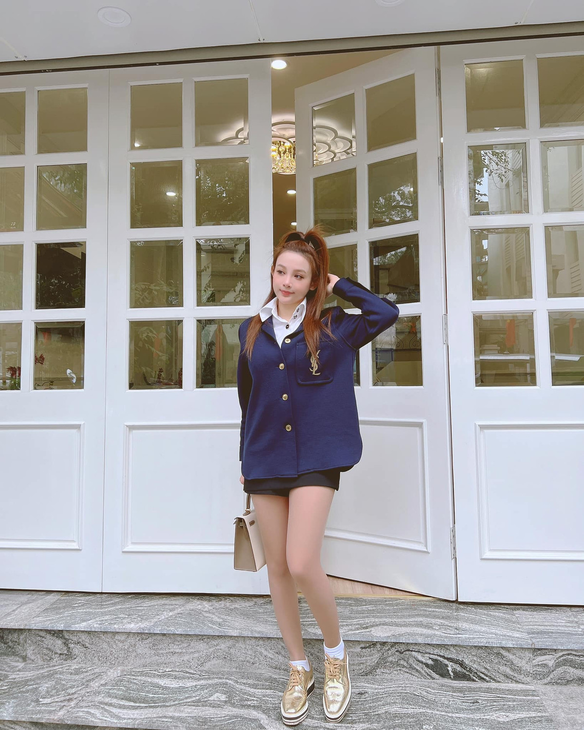 Sự trở lại của cựu hot girl làm netizen tò mò, cũng từ đây những khoảnh khắc ngày xửa ngày xưa của “chị đẹp” được cư dân mạng chia sẻ rầm rộ.