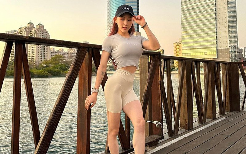 Hiện tại, Alisa là một vận động viên kiêm người mẫu thể hình.