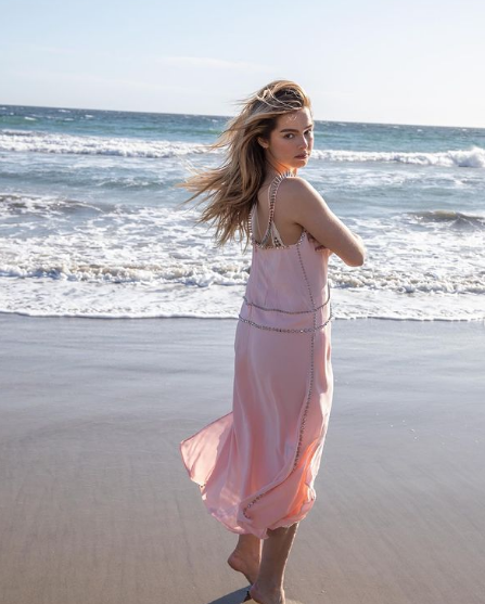 Hiện tại cô gây chú ý với vóc dáng thanh mảnh, đường cong rõ nét quyến rũ.