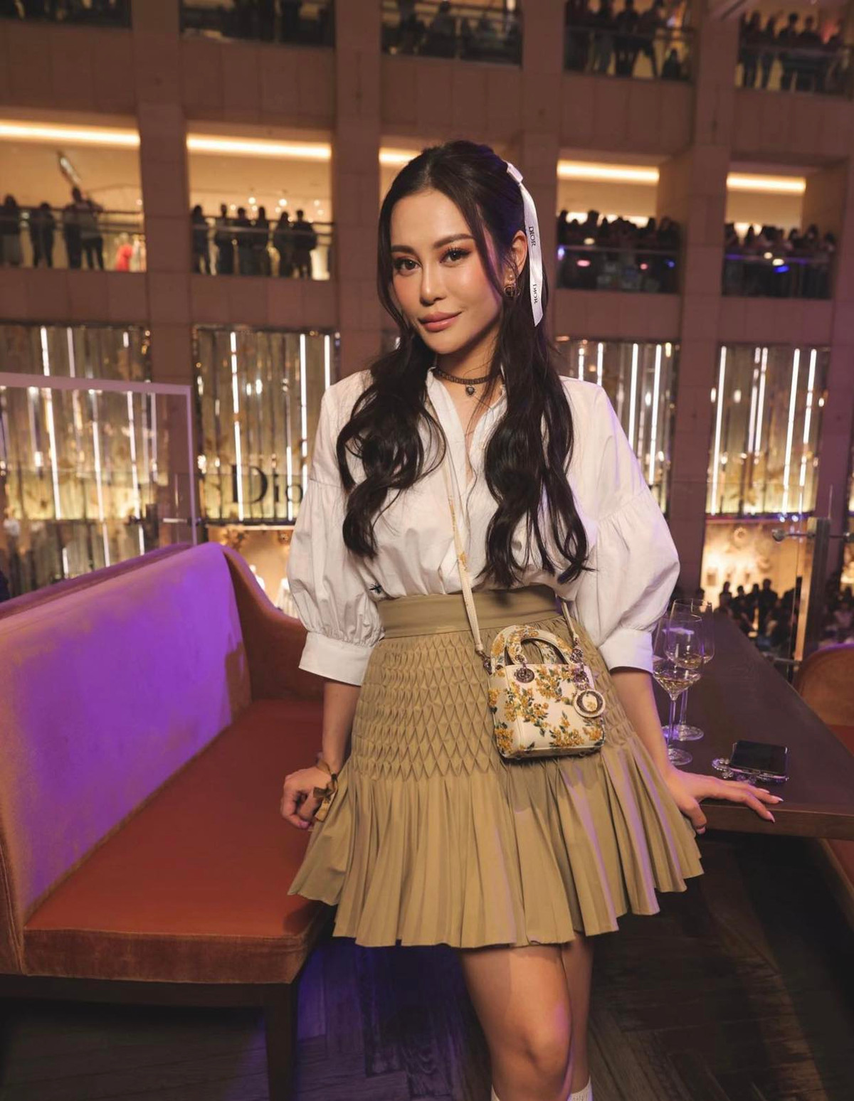 Bên cạnh đó, Eleanor đặc biệt yêu thích thời trang, đặc biệt là thiết kế đến từ những nhà mốt hàng đầu thế giới.