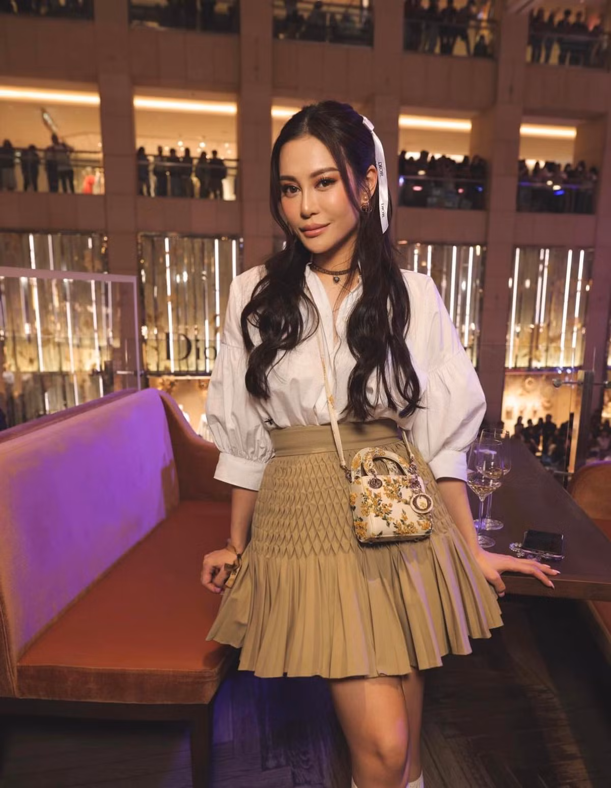 Bên cạnh đó, Eleanor đặc biệt yêu thích thời trang, đặc biệt là thiết kế đến từ những nhà mốt hàng đầu thế giới.