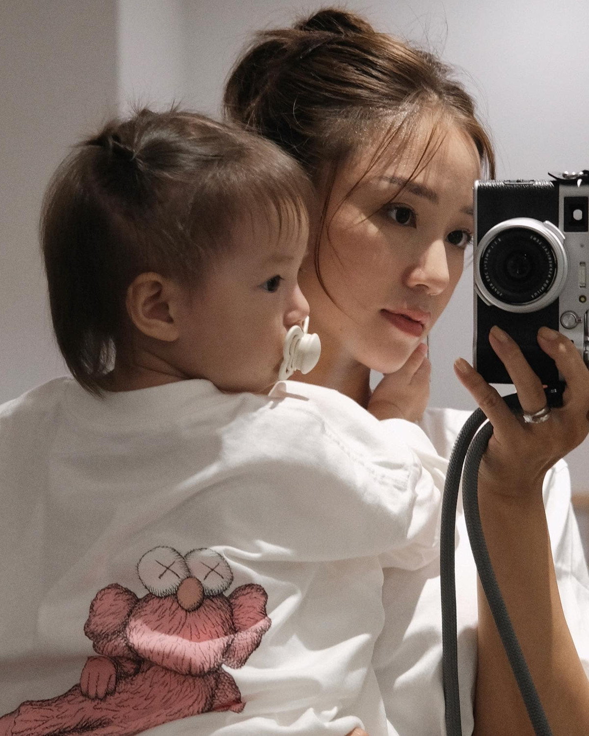 Cô bé Pamela Hải Đường - con gái Salim và ông xã Hải Long đích thị là một "idol nhí", mọi hình ảnh, clip của cô bé thu hút hàng triệu lượt tương tác.