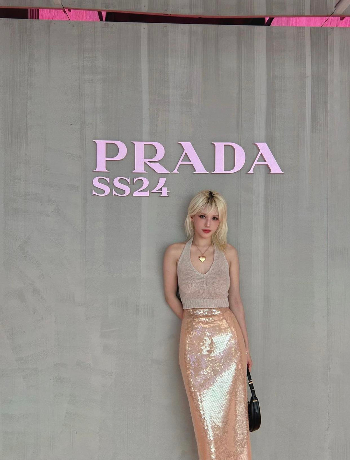 Song song với sự nghiệp ca hát, Jeon Somi còn được săn đón nồng nhiệt nhờ vẻ đẹp lai độc đáo và ngoại hình quyến rũ.