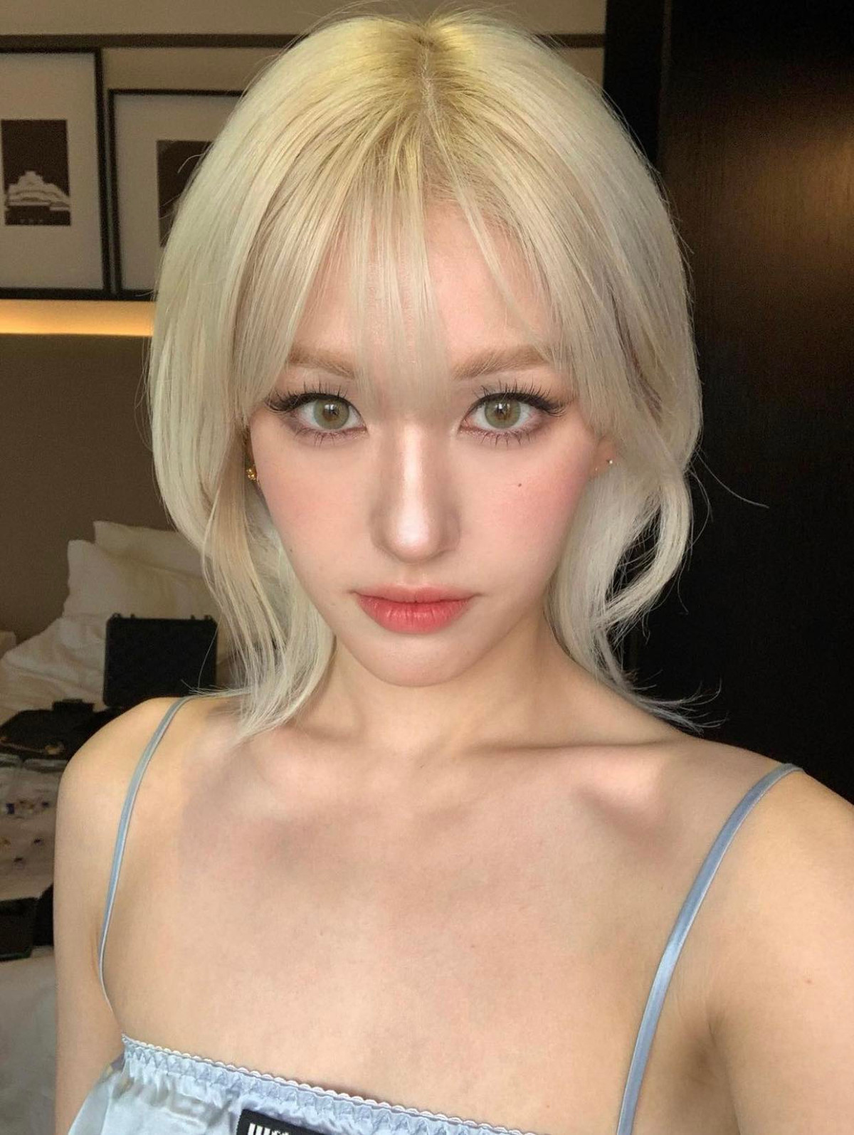 Mỗi lần xuất hiện trước công chúng, cô đều chiếm spotlight nhờ vẻ đẹp hình thể hoàn hảo cùng những bộ cánh sang chảnh, sành điệu.