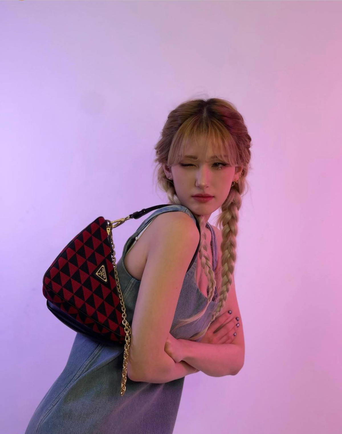 Jeon Somi đang là đại sứ, người mẫu của nhiều nhãn hàng nổi tiếng.