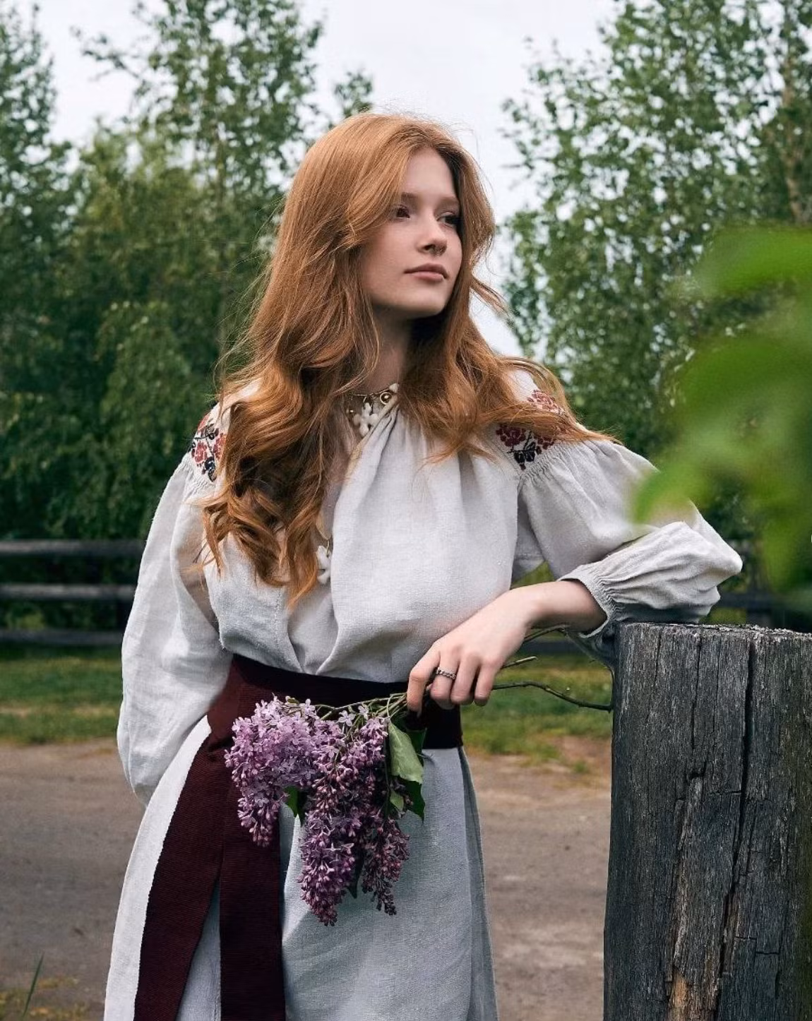 Với làn da trắng, đôi mắt nâu và mái tóc đỏ tự nhiên và chưa từng qua can thiệp dao kéo, Katerine Sitak được mệnh danh là một minh chứng của phụ nữ Đông Âu đẹp nhất thế giới.