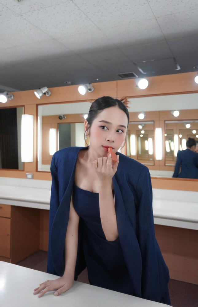 Nữ MC Tuyết Ngân thuộc thế hệ người dẫn chương trình gen Z của Đài truyền hình Việt Nam.