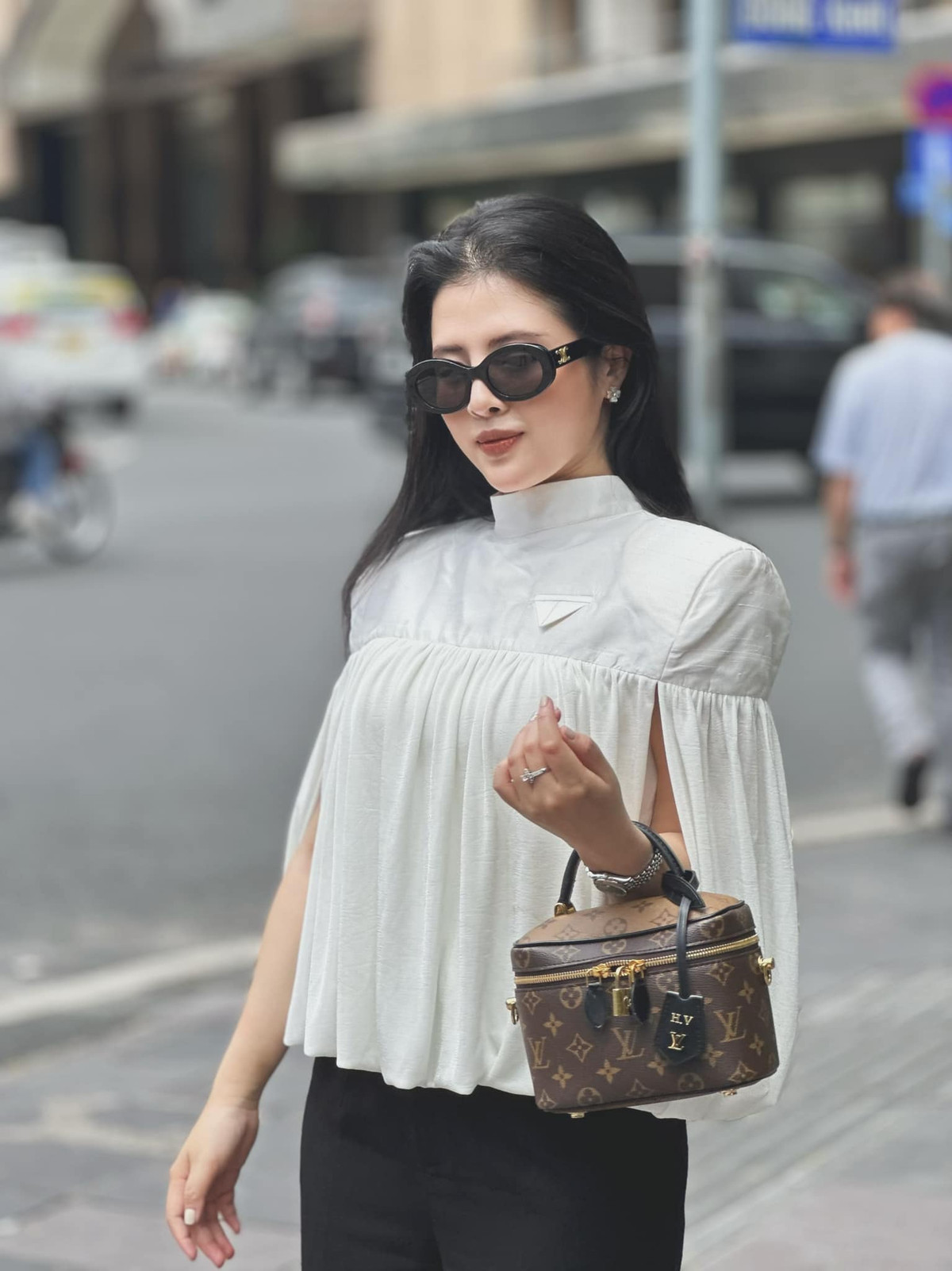 Nữ BTV rất yêu thích đồ phụ kiện hay những chiếc túi xách hàng hiệu đắt tiền.