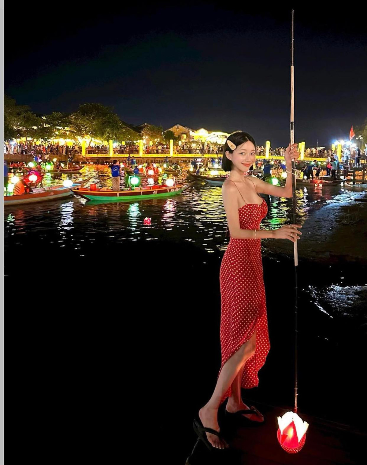 Người đẹp U30 khoe phong cách thời trang đa dạng, kín đáo nhưng chất ngất và vẫn tôn được đường cong cơ thể.