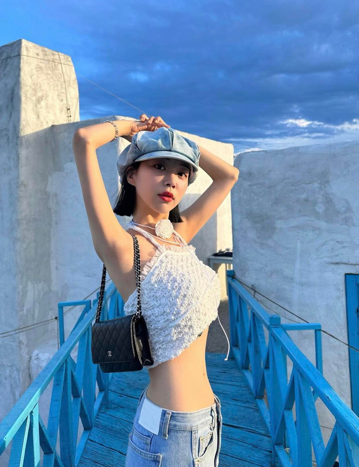 Vivamoon là nữ blogger thời trang có tiếng tăm tại xứ sở kim chi, giới trẻ đặc biệt yêu thích cô nàng.