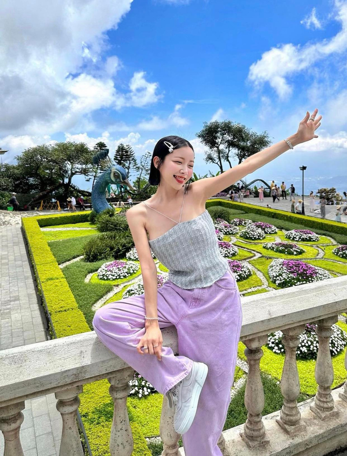 Vivamoon thường xuyên thả dáng với những món đồ cơ bản nhưng tôn đường cong tối đa.