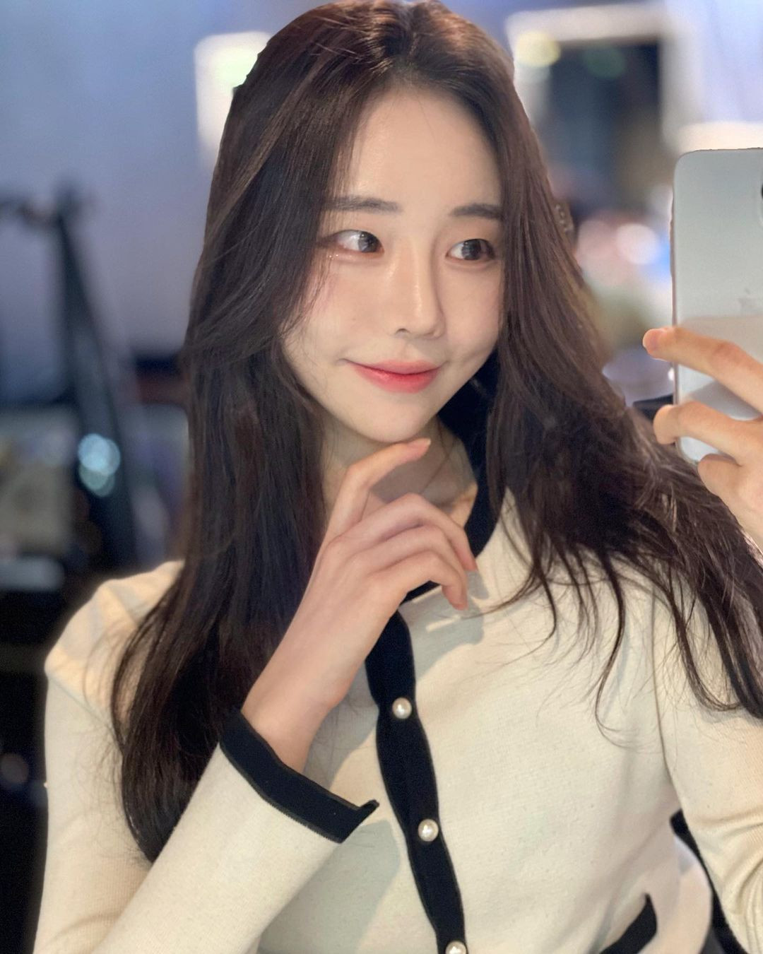 Vì có vóc dáng thanh mảnh, khung xương nhỏ nên cô luôn chọn trang phục ôm sát cơ thể để dễ dàng tôn dáng hơn.