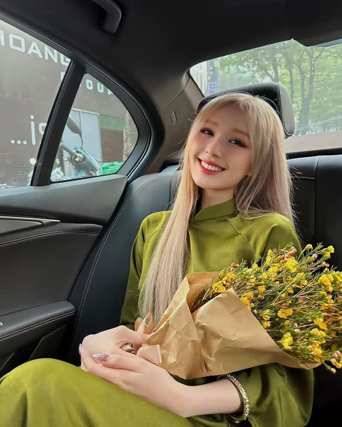 Được biết, hot girl Sài thành quyết định nghỉ học cuối lớp 10. Cô từng chia sẻ hồi đi học xảy ra rất nhiều chuyện đến từ các phía như bạn bè, thầy cô...