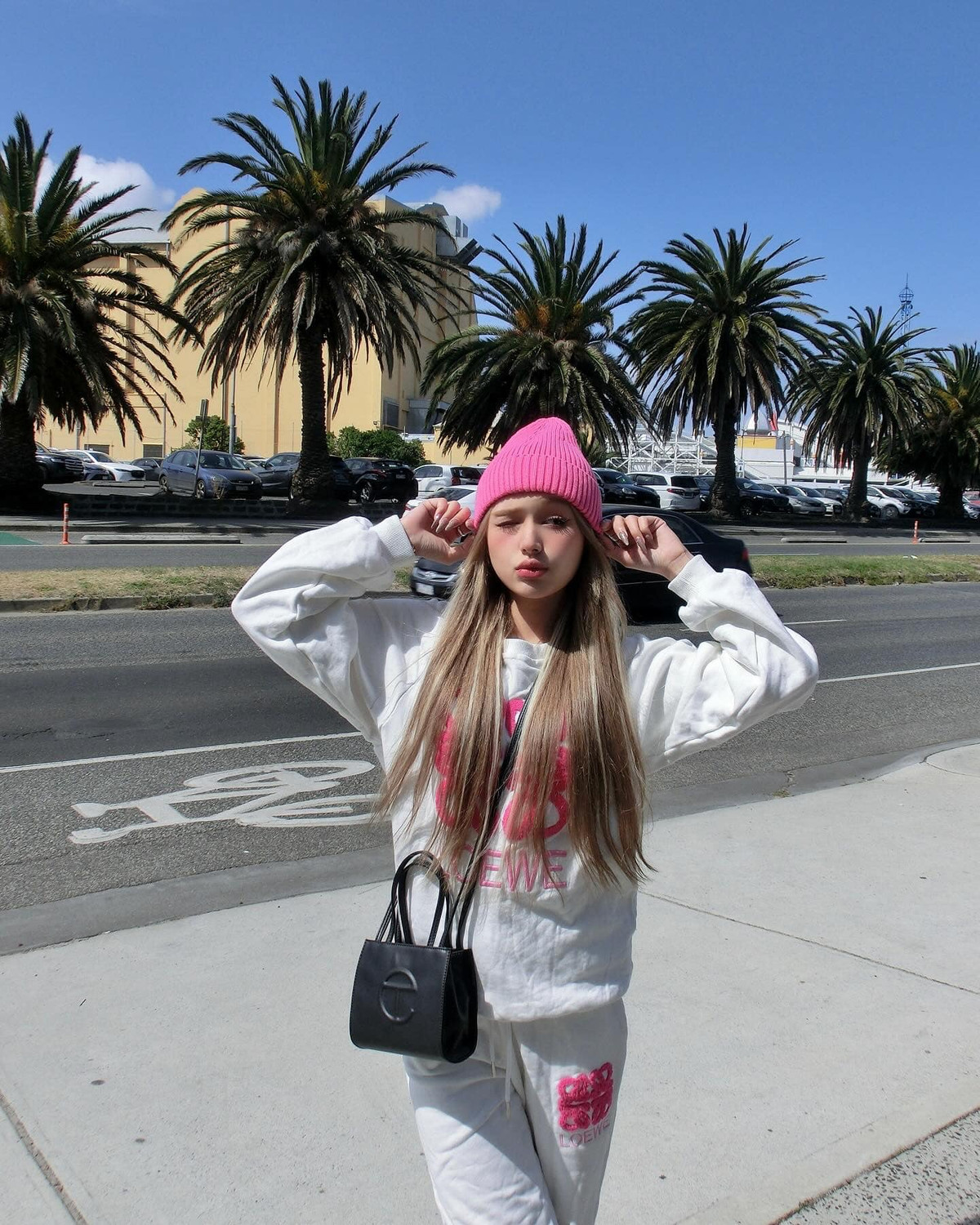 Trên trang cá nhân, hot girl Xoài Non thường xuyên chia sẻ về cuộc sống hàng ngày, không ngại đáp trả phản hồi tiêu cực từ cư dân mạng.