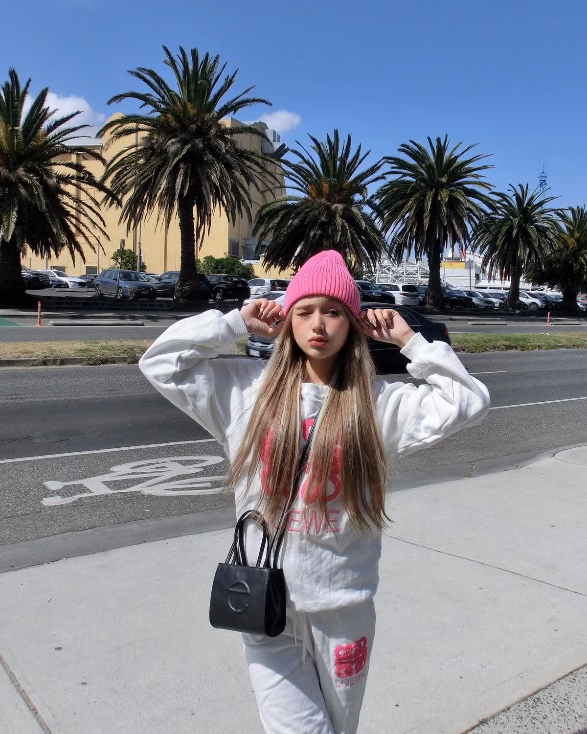 Trên trang cá nhân, hot girl Xoài Non thường xuyên chia sẻ về cuộc sống hàng ngày, không ngại đáp trả phản hồi tiêu cực từ cư dân mạng.