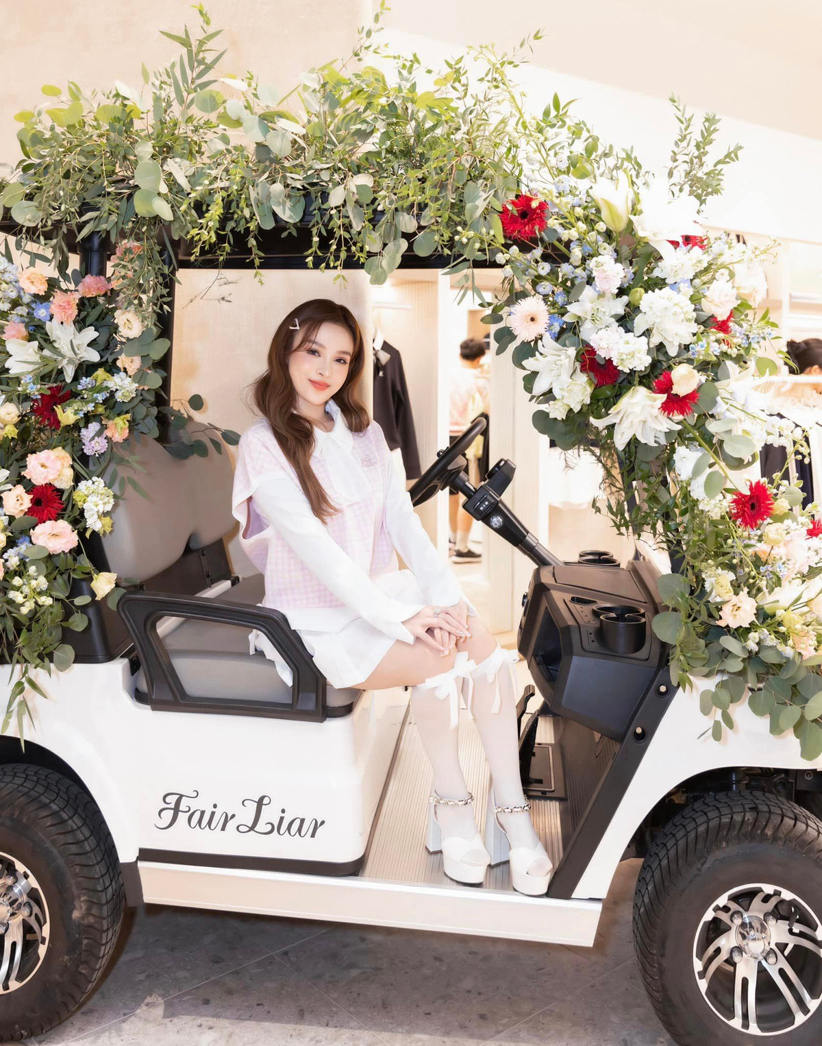 Từ khi xác nhận tham gia "Chị đẹp đạp gió rẽ sóng" 2023, cựu hot girl Huyền Baby trở thành cái tên được cư dân mạng chú ý.