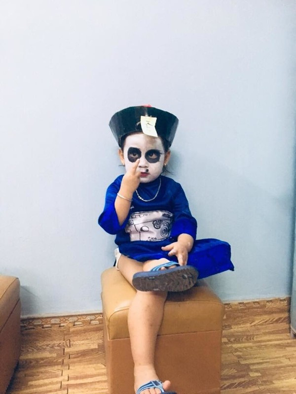 Mặc dù phần cosplay Halloween có phần kinh dị đi chăng nữa nhưng dưới bàn tay sáng tạo của các bậc phụ huynh kèm theo biểu cảm sinh động, đáng yêu của những đứa trẻ cũng khiến cư dân mạng phải “thả tim” không ngớt.