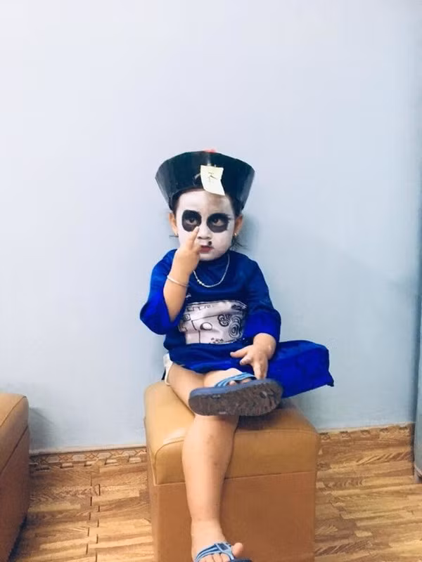 Mặc dù phần cosplay Halloween có phần kinh dị đi chăng nữa nhưng dưới bàn tay sáng tạo của các bậc phụ huynh kèm theo biểu cảm sinh động, đáng yêu của những đứa trẻ cũng khiến cư dân mạng phải “thả tim” không ngớt.