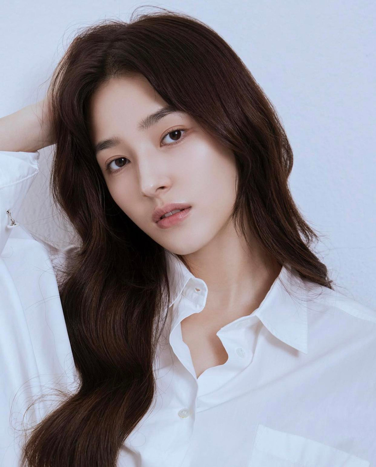 So với với thời điểm mới debut vóc dáng có phần mũm mĩm thì ở tuổi 23, người đẹp sinh năm 2000 được khen ngợi vóc dáng thon thả, nhan sắc thăng hạng.