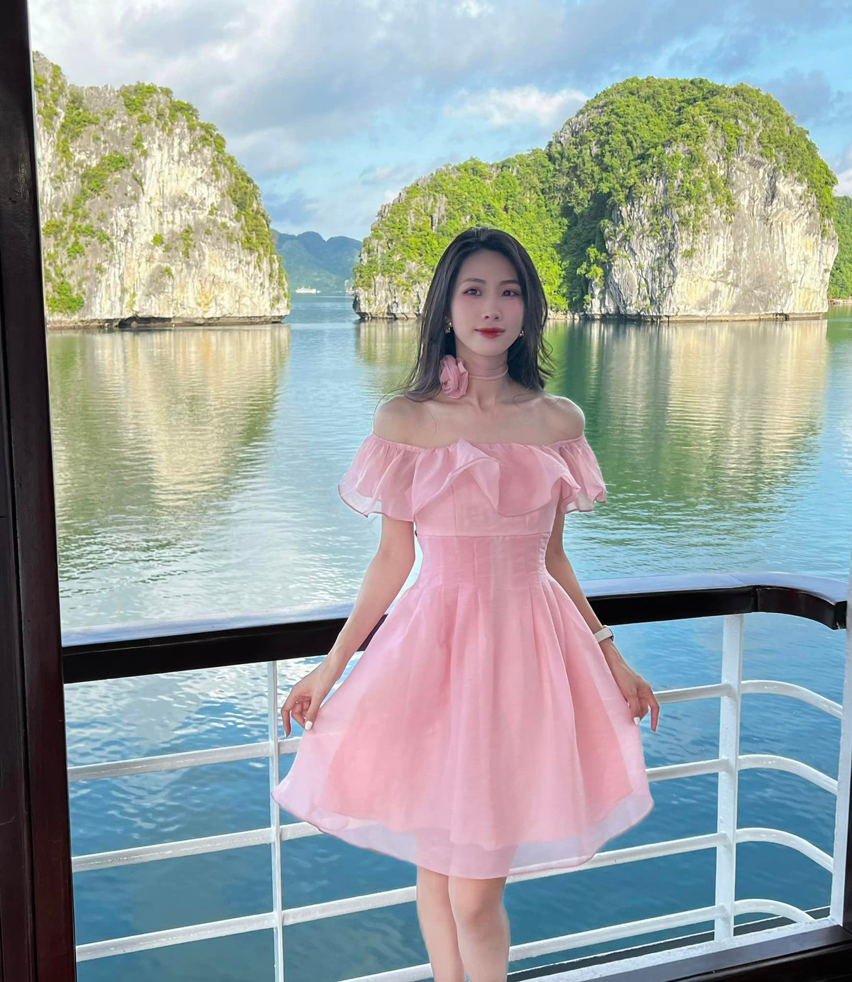 Được biết, hot girl 9x này là sinh viên trường ĐH Công Đoàn, chuyên ngành Tài chính Doanh nghiệp.