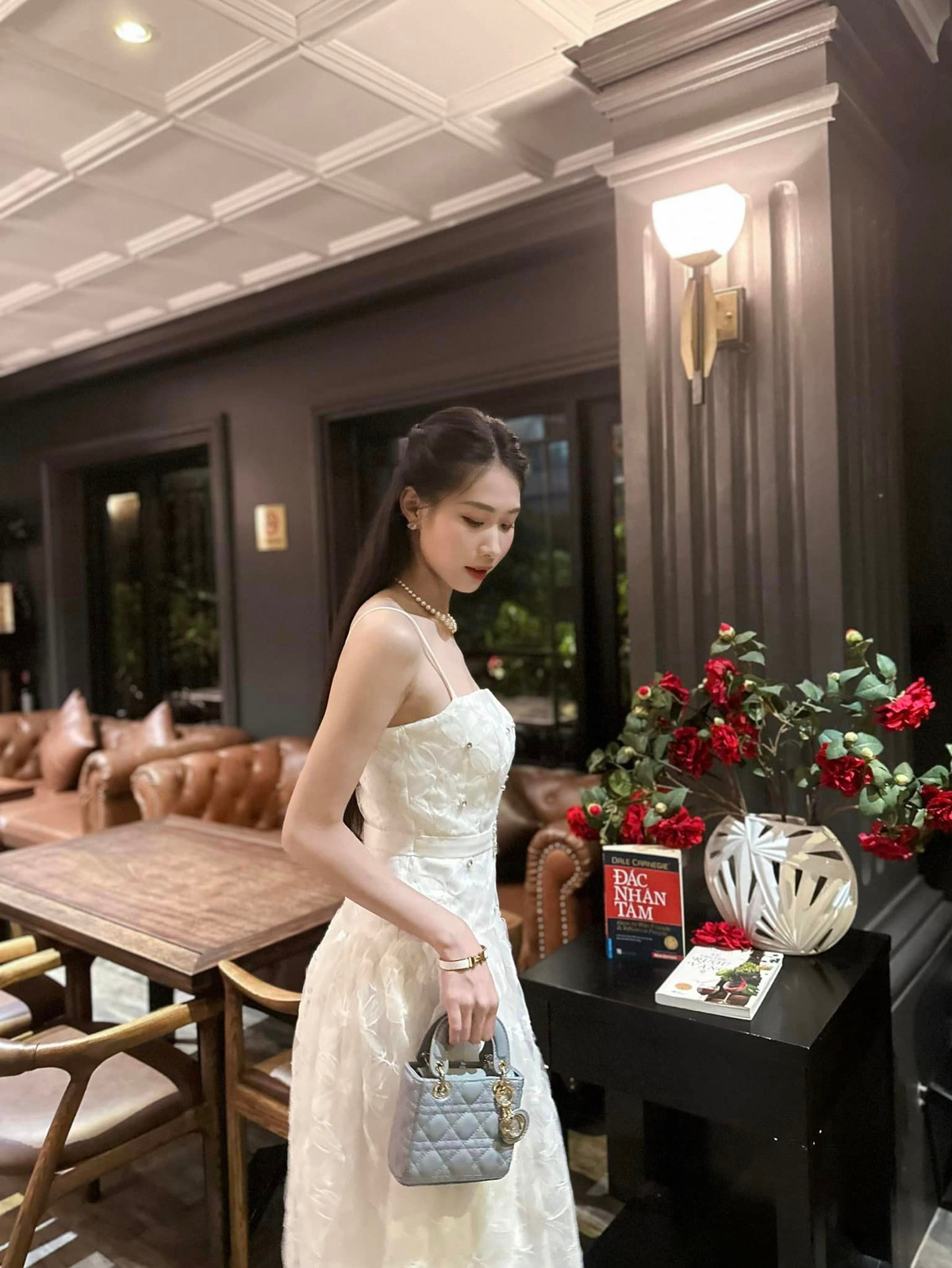 Nhắc đến Ngọc Ánh, ai cũng dành lời khen cho hình thể mảnh mai, đôi chân dài miên man cùng chiếc eo bé xíu của cô nàng.